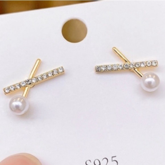 💎💞Gold, Rhinestone & Pearl Stud Earring Set! - Picture 1 of 4